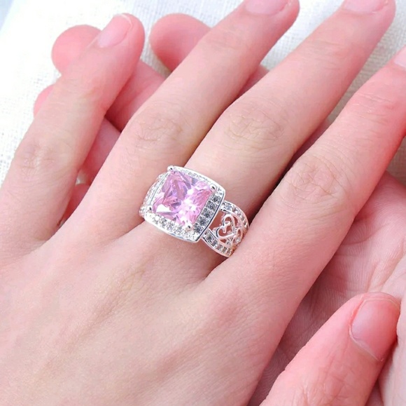 Ladie's size 7 pink ice ring - Picture 2 of 4